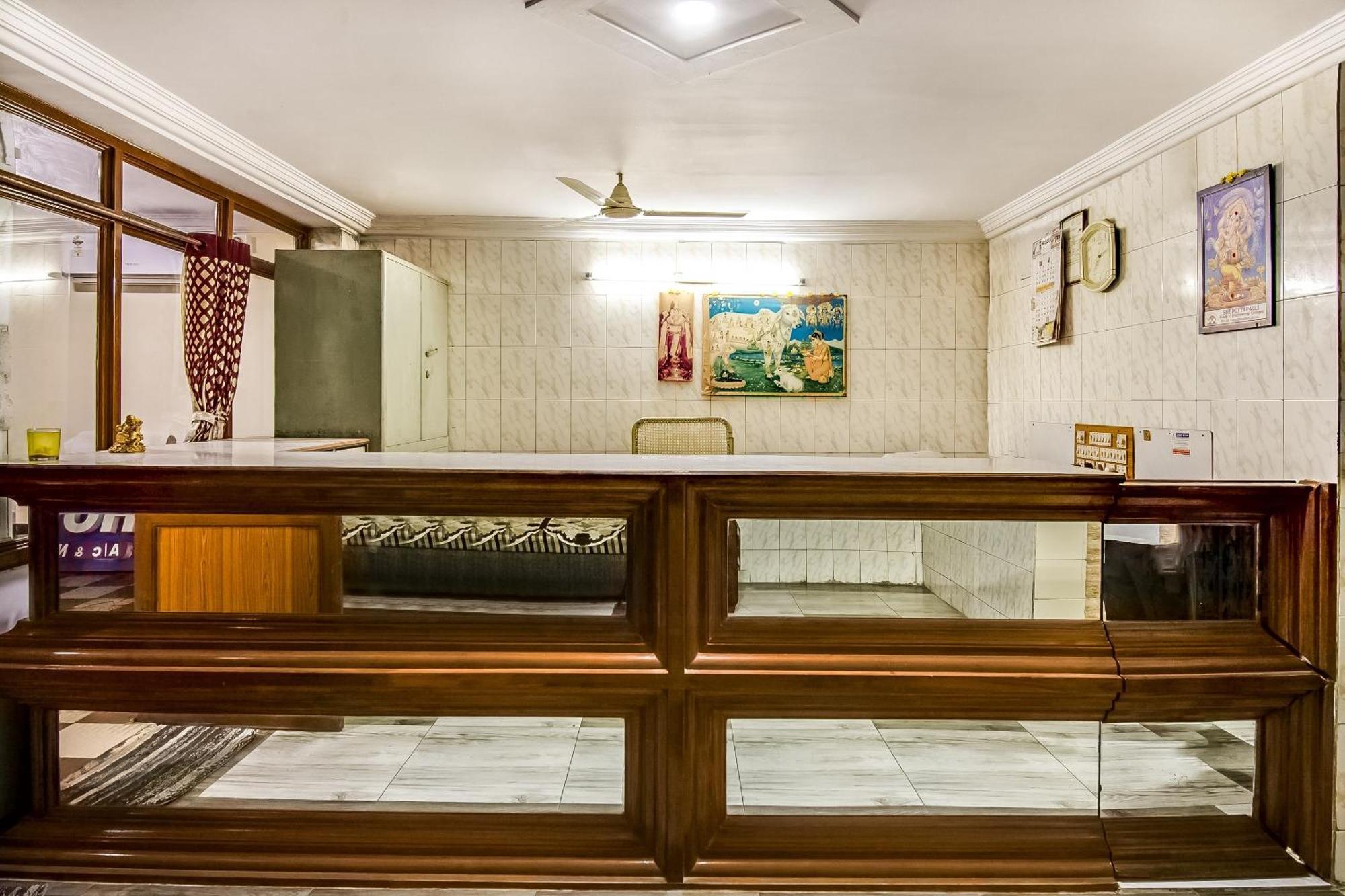 Spot On Sri Surya Lodge Guntūr Eksteriør bilde